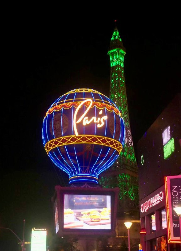 📍 A city of light, luck, and lusk, Vegas, Vegas, Vegas.📍 A city of light, luck, and lusk, Vegas, Vegas, Vegas.