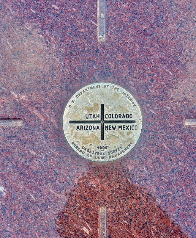 📍Four Corners Monument, AZ, 4 states/4 different juristiction all at once! Sounds like a great place to dump bodies.Fun fact
