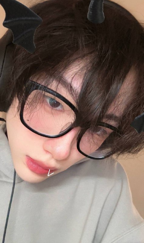 One of those mysterious moment with my hair outbeating curliness with straight hairs after a meticulous hair wash. The alternation of my hairstyle largely varies by randomness rather than a fixated manner, let’s see how much more time it is going to take until it rolls back to curl again. #daily #lifeOne of those mysterious moment with my hair outbeating curliness with straight hairs after a meticulous hair wash. The alternation of my hairstyle largely varies by randomness rather than a fixated manner, let’s see how much more time it is going to take until it rolls back to curl again. #daily #life