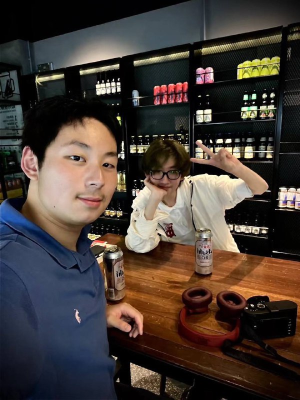 Summer memories back in Shanghai at BeerPlus with Jack Jiang at a drink meetup with commemorate photos shot by him with his Lica lenses. #photo #dailyImage credit