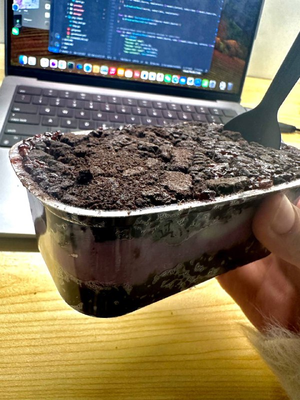 Some extra sweeteners in a lazy afternoon to bump the glucose level during the process of a procrastinative programming session, I love dessert! 紫米芋泥麻糬奧利奧盒子 & 芋泥麻糍糰 🍡 #dailySome extra sweeteners in a lazy afternoon to bump the glucose level during the process of a procrastinative programming session, I love dessert! 紫米芋泥麻糬奧利奧盒子 & 芋泥麻糍糰 🍡 #daily